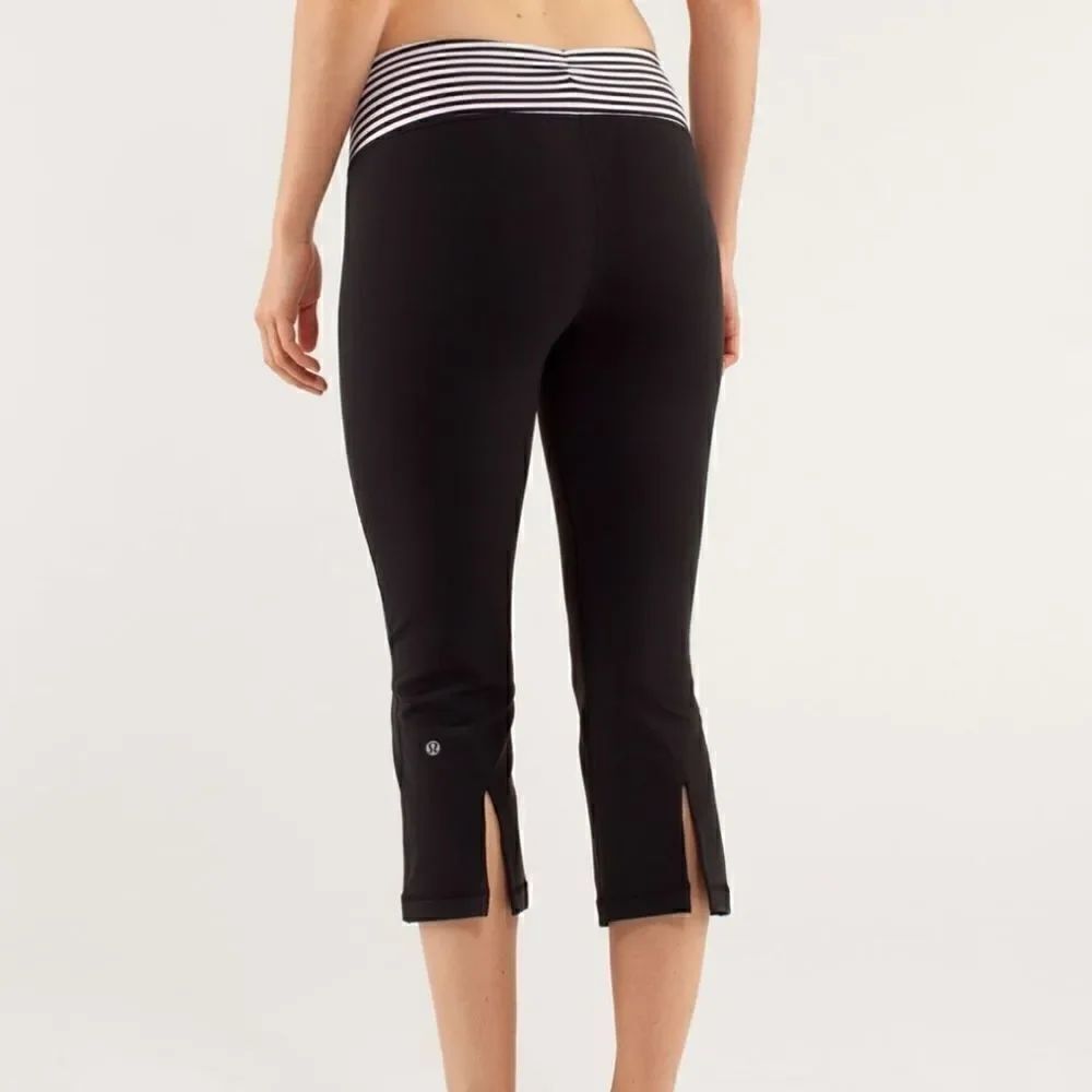 Lululemon Gather & Crow CropBlack / Classic Stripe Black White / Pink Size 6.Wa